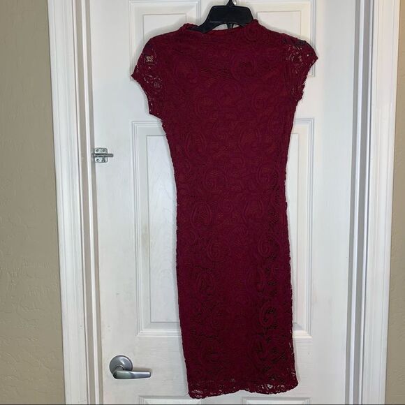 Windsor Maroon Lace Form Fitting Dress Size Small - Picture 1 of 10